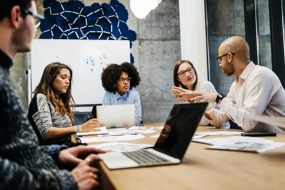 Wie Unternehmensberatung Firmen in Krisenzeiten stabilisiert