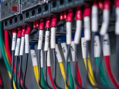 DGUV V3 Prüfung für öffentliche Verkehrsmittel: Elektrische Sicherheit gewährleisten