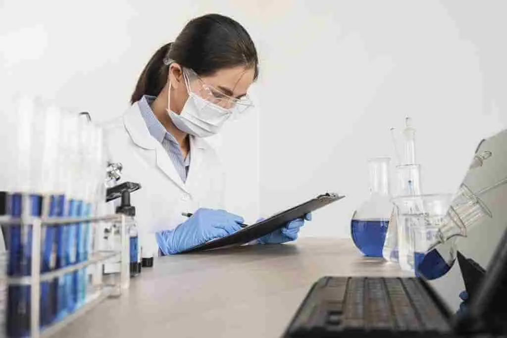 Vom klassischen Labor zum Labor 4.0: Eine transformative Entwicklung